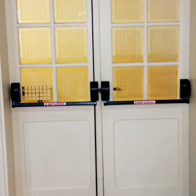 Barra Antipânico Dupla Push para Porta de Madeira