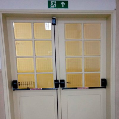 Barra Antipânico Dupla Push para Porta de Madeira