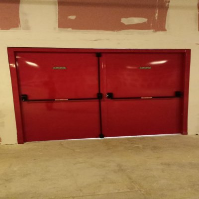 Porta para Saída de Emergência no Parque São Rafael